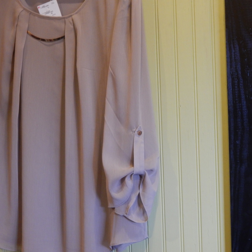 NWT Milan Woman Tan Blouse w/Gold Neck Accessory - Picture 7 of 7